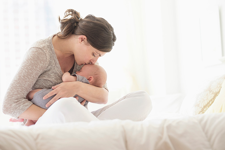 คุณแม่เปลี่ยนนมผงสำหรับเด็กและทารกได้เหมาะสมตามวัยของลูกหรือไม่ และเมื่อไหร่ควรเปลี่ยนสูตรนม