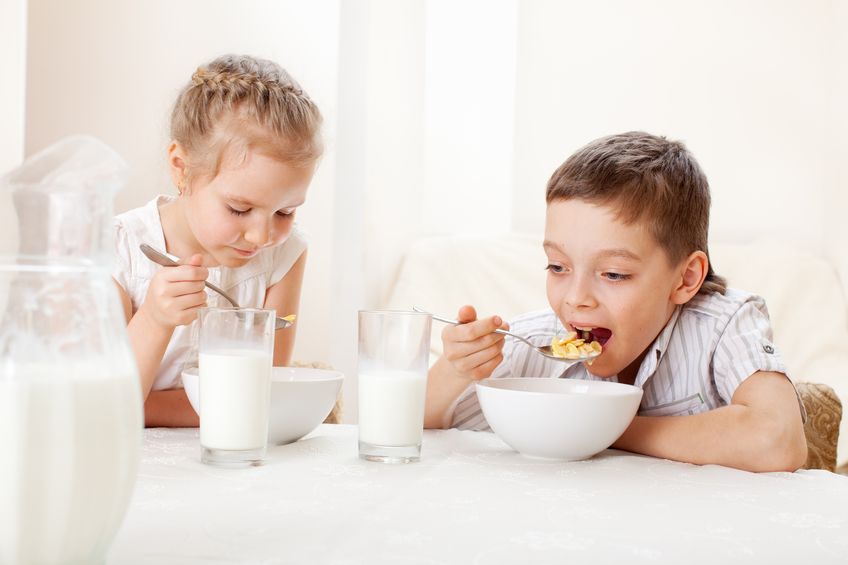 อาหารเช้าที่ชาญฉลาดเพื่อเพิ่มพลังสมองของเด็ก